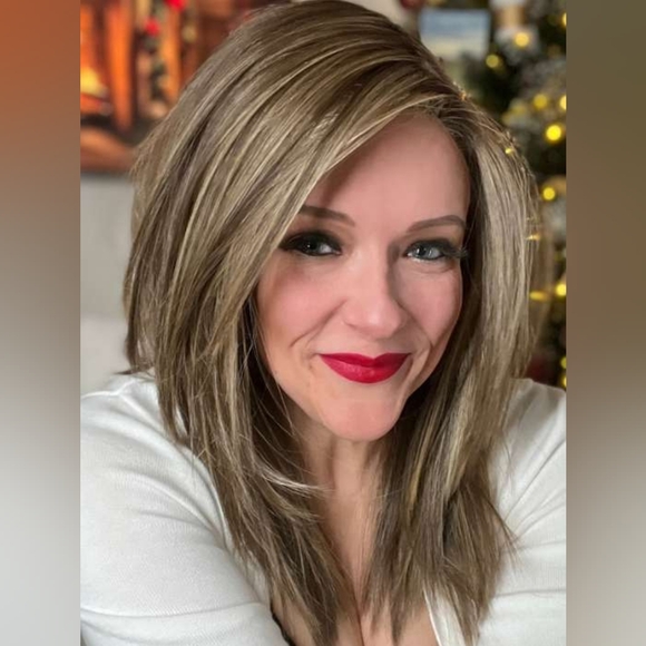 Well Played Raquel Welch Heat Friendly Synthetic Lace Front Wig (Mono Part) - Picture 11 of 16